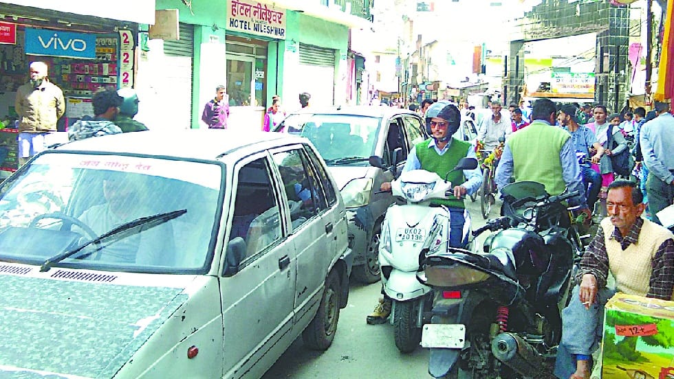 Driving vehicles on the streets of Bageshwar