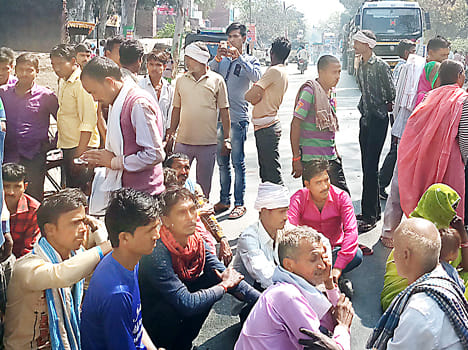 Villagers kept the body dead on the street, police nose