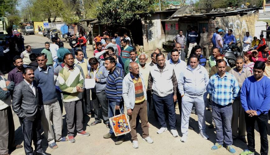 प्रशासन नहीं हटा पाया एक भी अवैध कब्जा