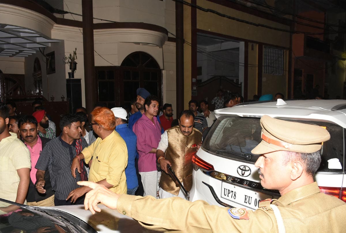 Holi balloons became bone of contention between BJP and Congress