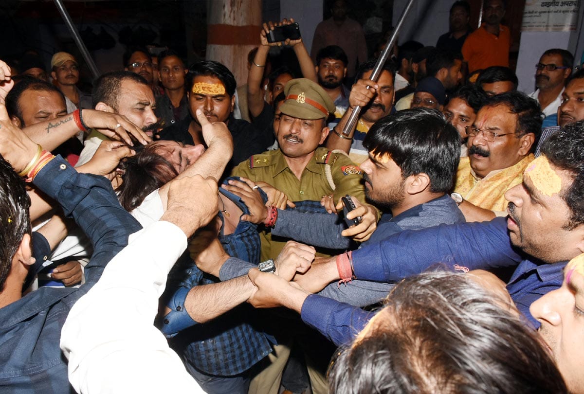 Holi balloons became bone of contention between BJP and Congress