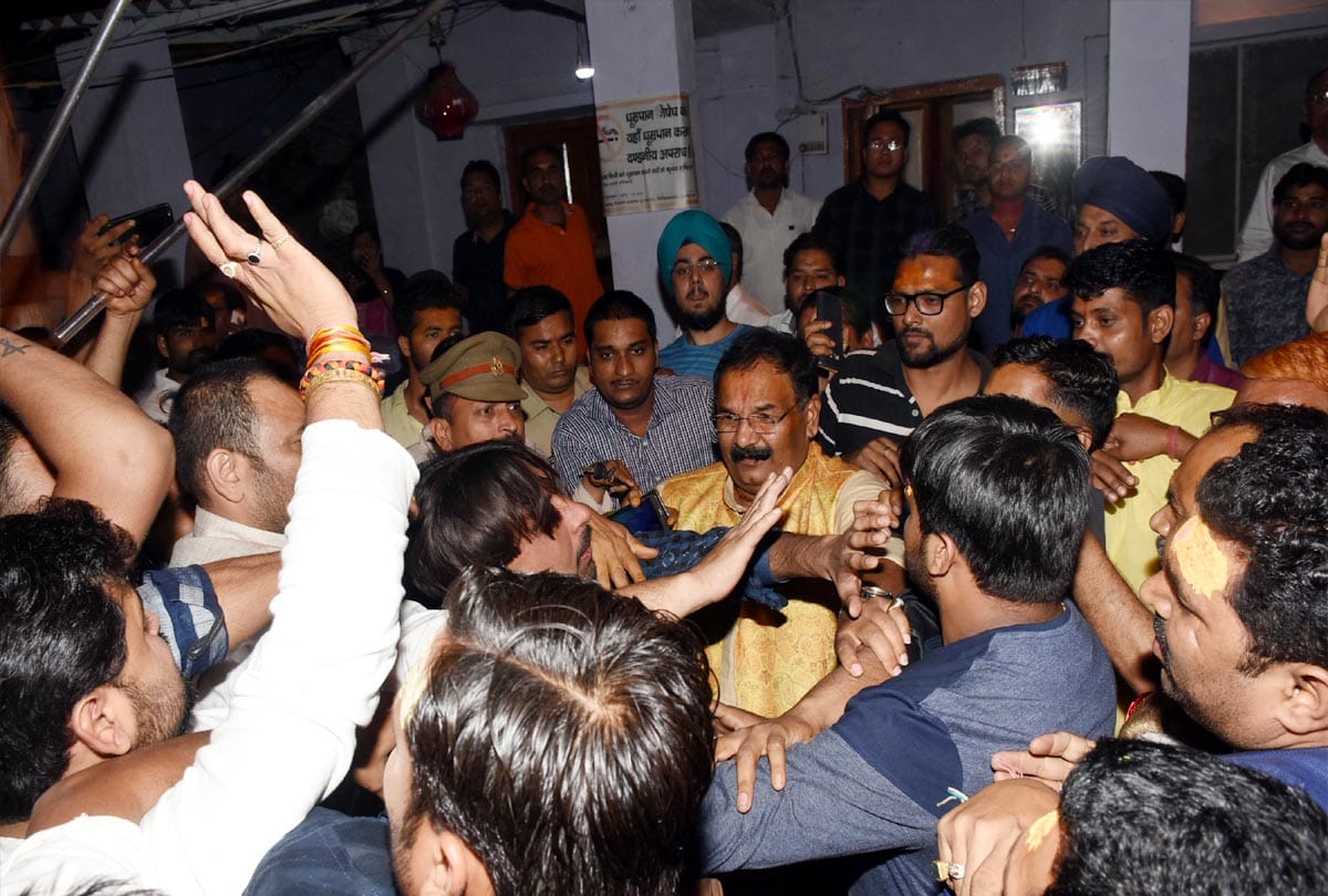 Holi balloons became bone of contention between BJP and Congress