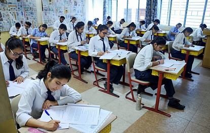 3114831 Students Will Sit In Cbse 10th And 12th Board Exams - Amar Ujala  Hindi News Live - सीबीएसई बोर्ड:33 फीसदी प्रश्न होंगे वैकल्पिक, परीक्षाओं  में बैठेंगे 31,14,831 छात्र