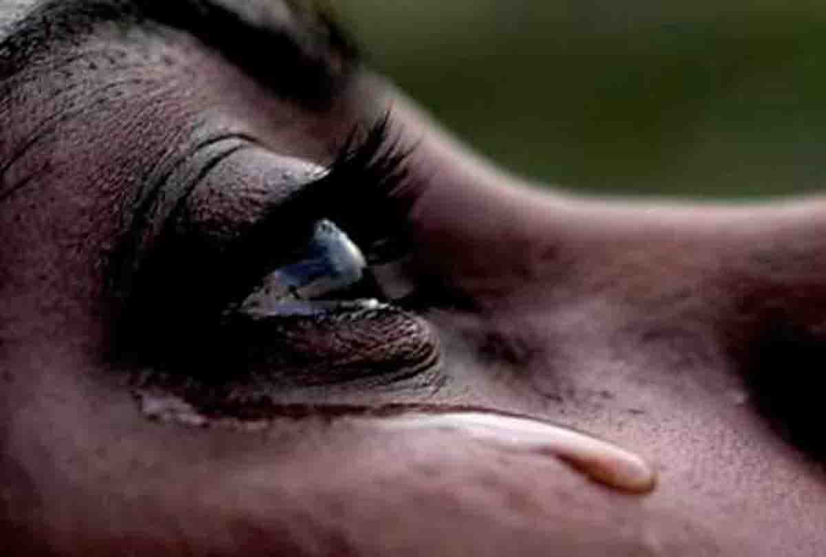 woman beaten by her husband for dowry in up 
