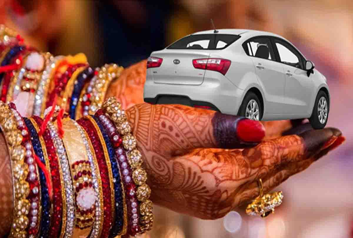 woman beaten by her husband for dowry in up 