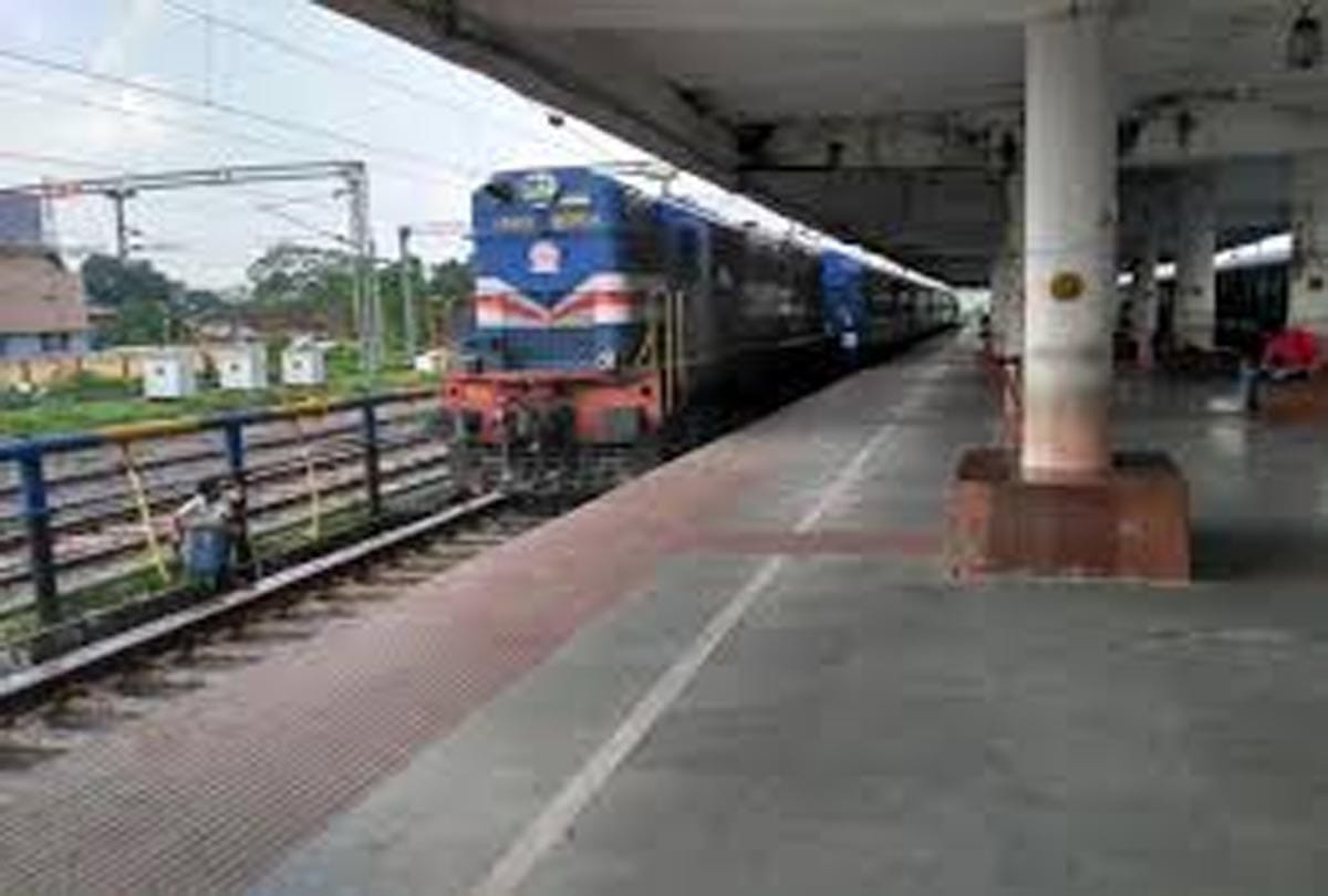 Train wandered off in kanpur