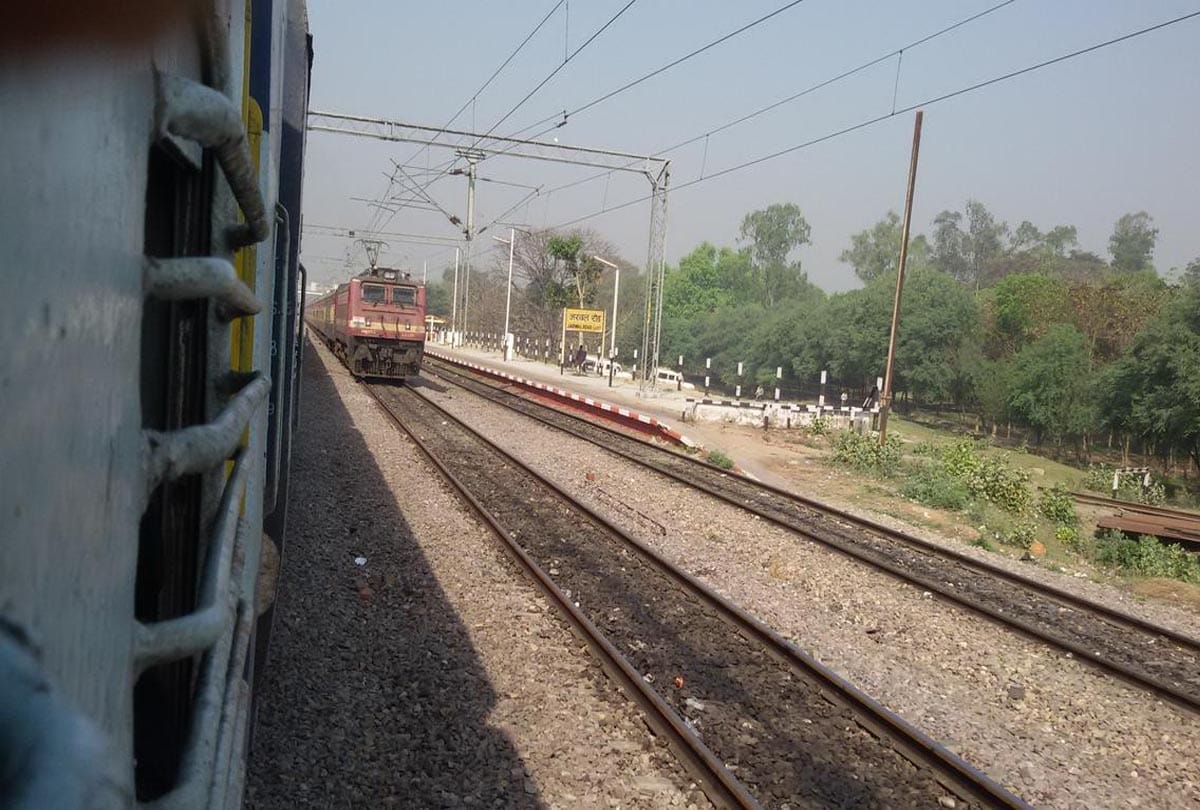 Train wandered off in kanpur