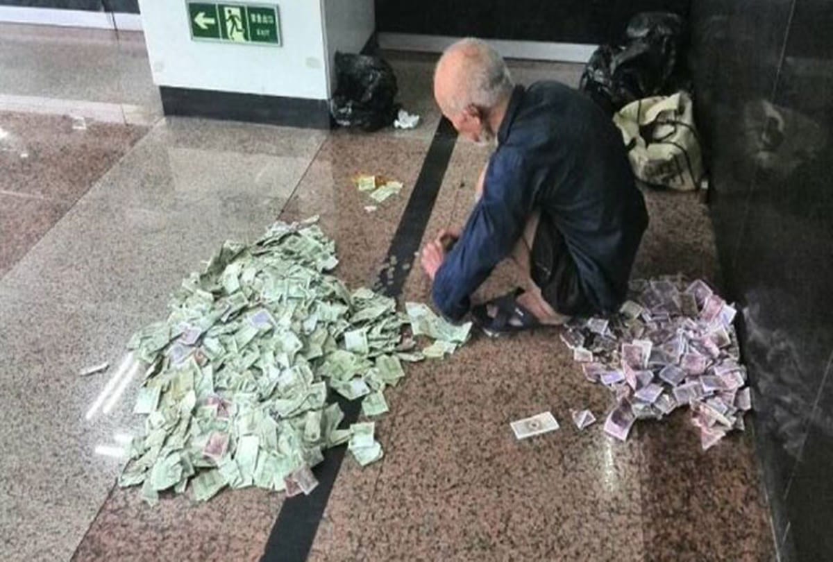 Chinese Street Beggar Earn A Lot Of Money in single month
