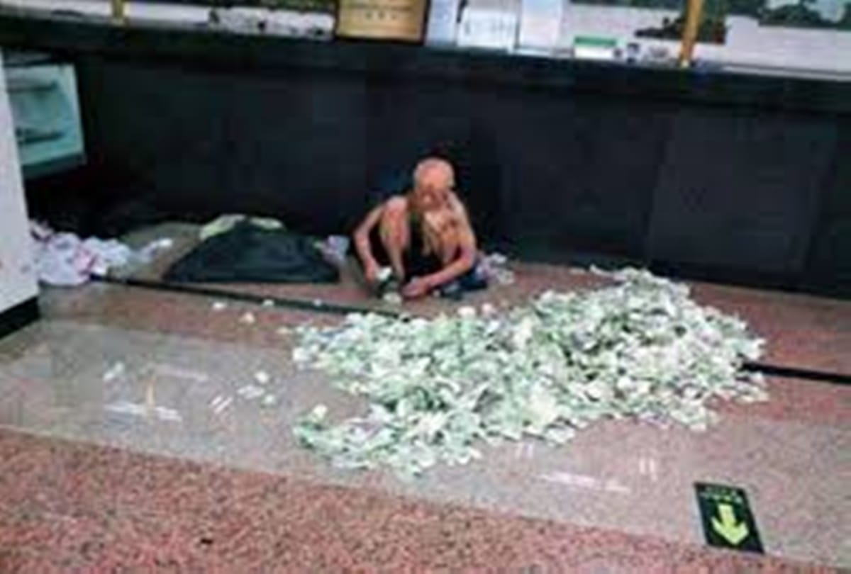 Chinese Street Beggar Earn A Lot Of Money in single month