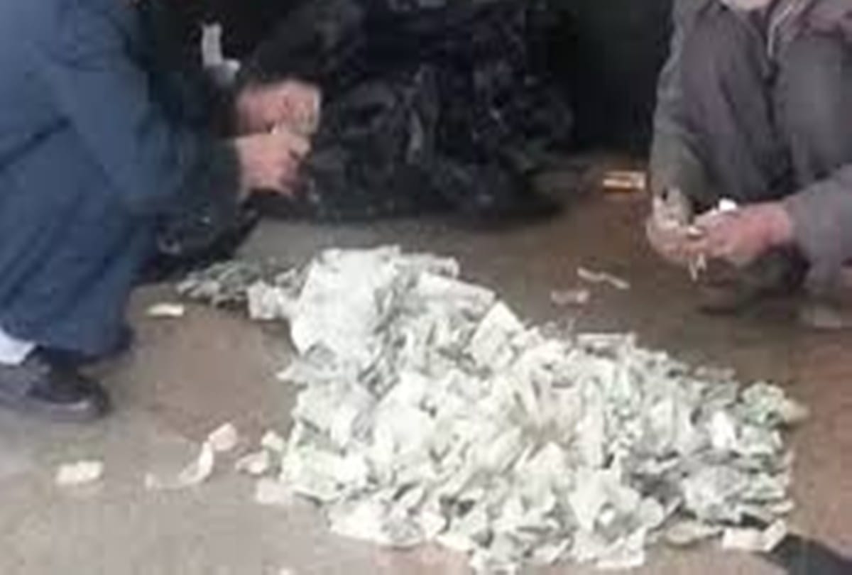 Chinese Street Beggar Earn A Lot Of Money in single month