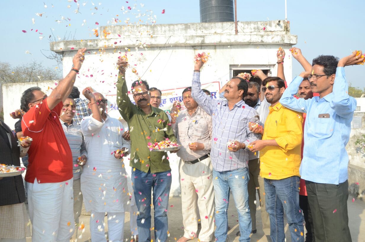 होली महोत्सव में उड़ा अबीर गुलाल