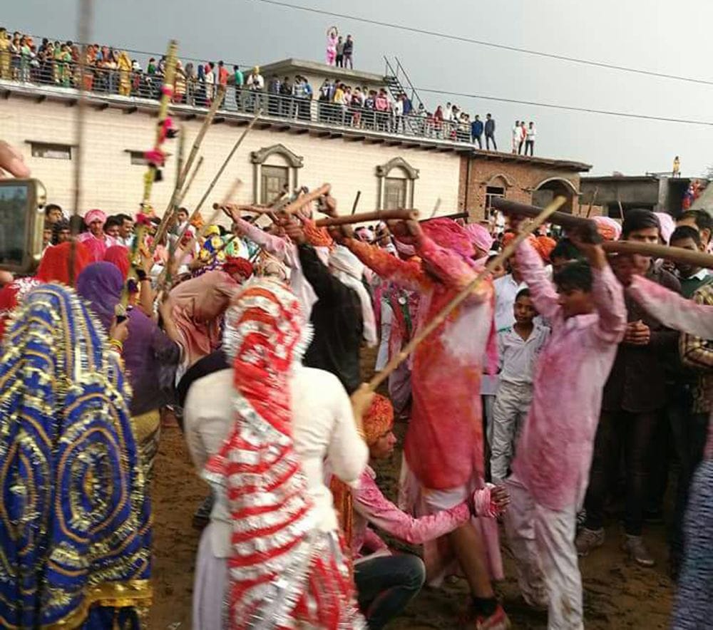 hooranga holi organized in kosi kalan of mathura
