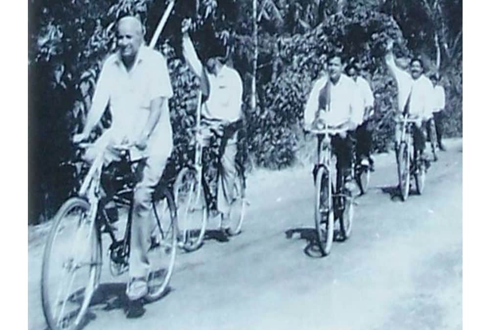 mulayam and kanshiram pics.