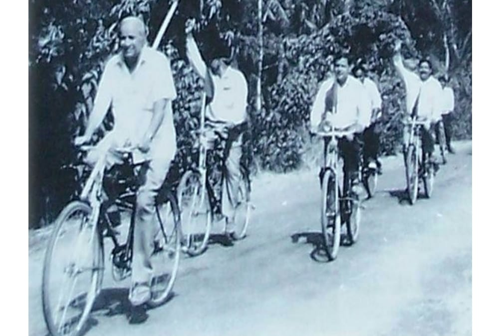 mulayam and kanshiram pics.