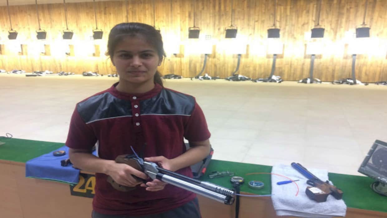 cwg 2018 gold medalist manu bhaker reply on sitting on floor