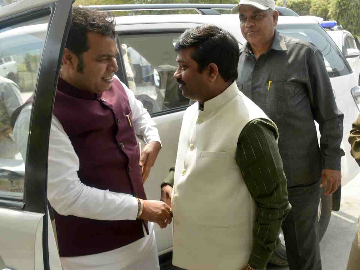 UP government these two ministers target sp and bsp alliance