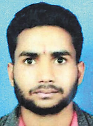 Hanged by the young man in pratapgarh