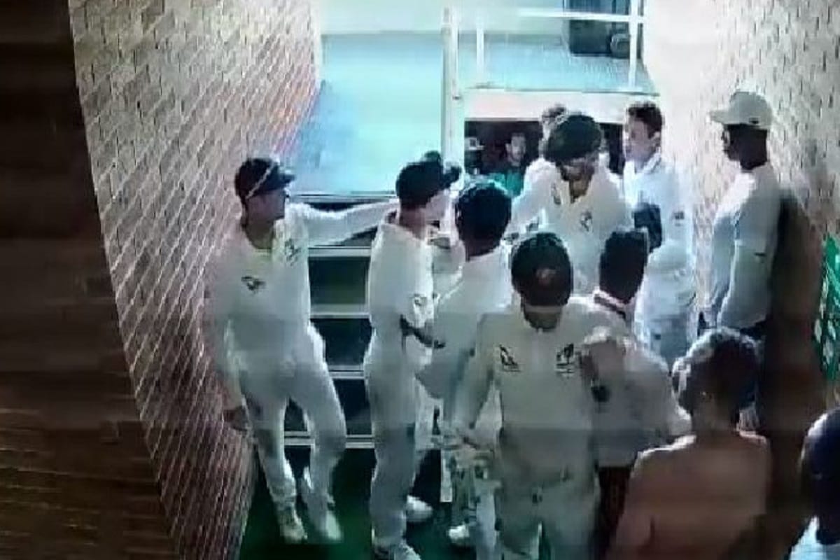 David Warner and Quinton de Kock fights in the dressing room