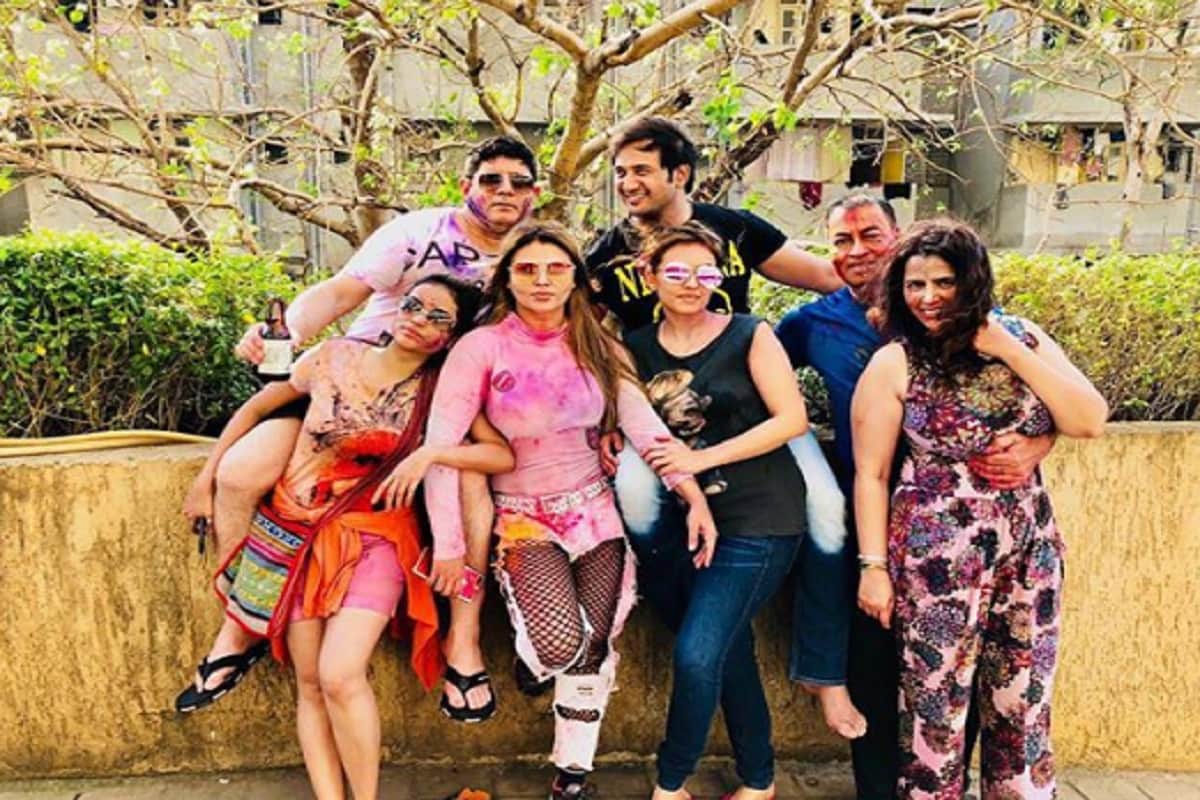 Rakhi sawant dances on holi after sridevi death, trolled by fans on social media