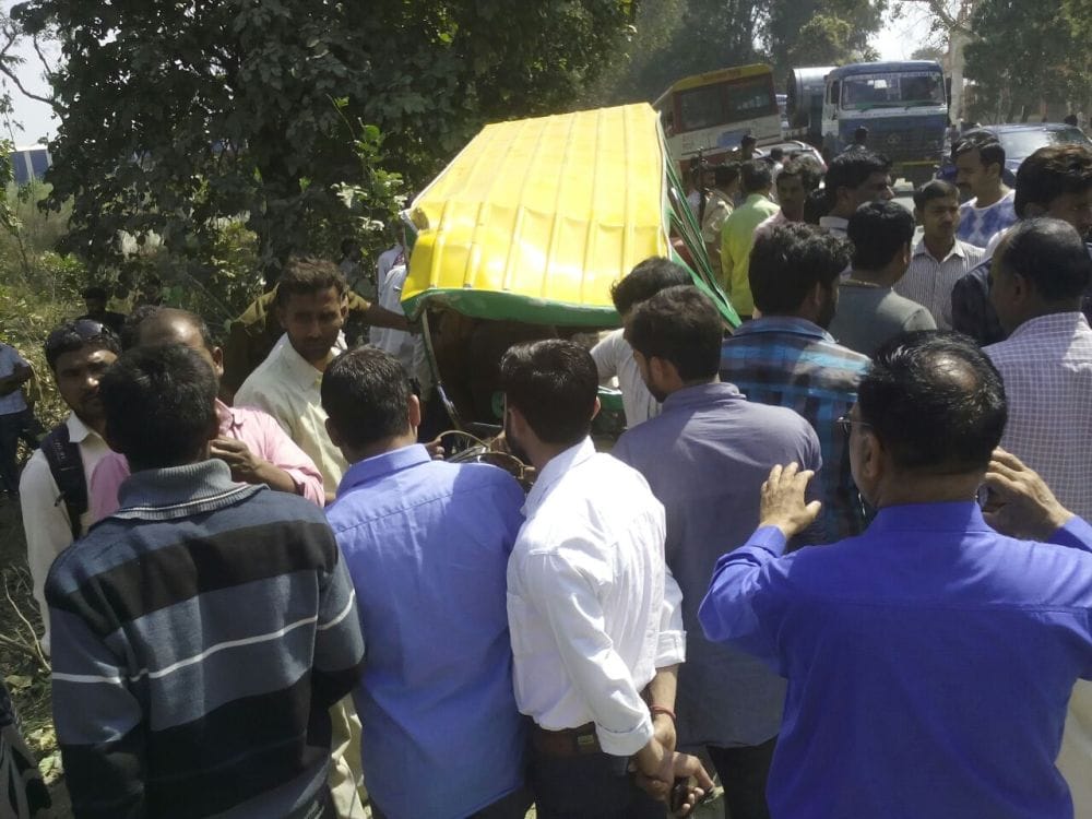 mainpuri three died and six injured in road accident 