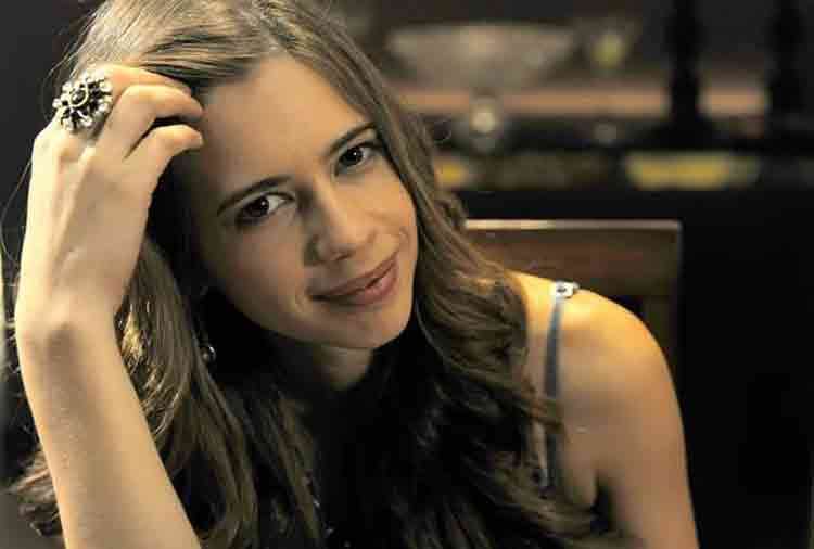 kalki koechlin shared a photo with a famous sexologist in social media