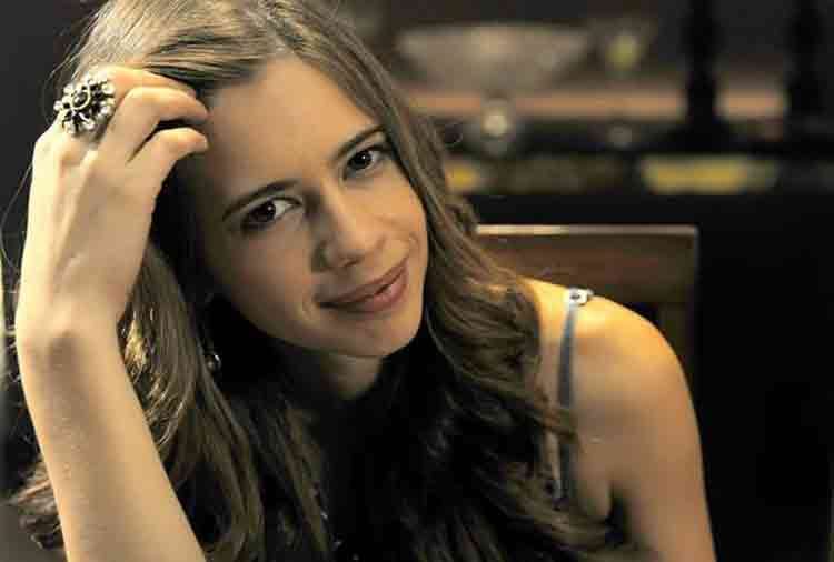 kalki koechlin shared a photo with a famous sexologist in social media
