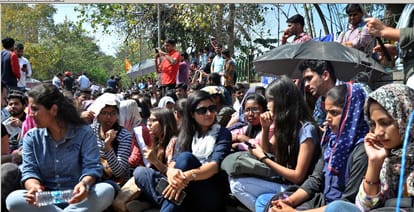 Despite the order of CBI probe, the students still on protest