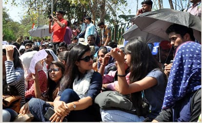 Despite the order of CBI probe, the students still on protest