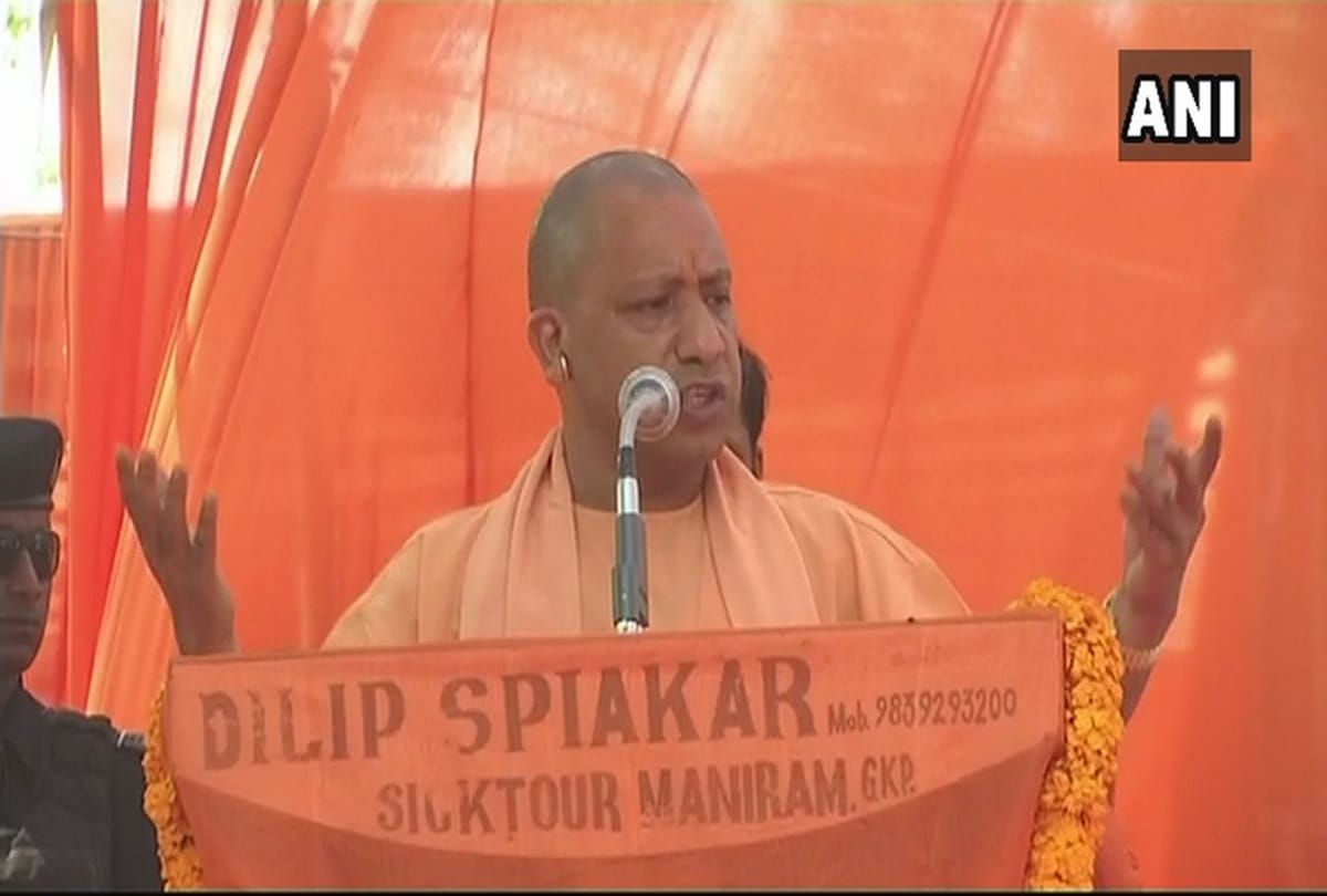  CM Yogi Adityanath SP and BSP friendship are like snakes and shrews As with in Gorakhpur