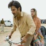Varun Dhawan fall down with Anushka Sharma in Sui Dhaaga Made in INDIA from Bicycle