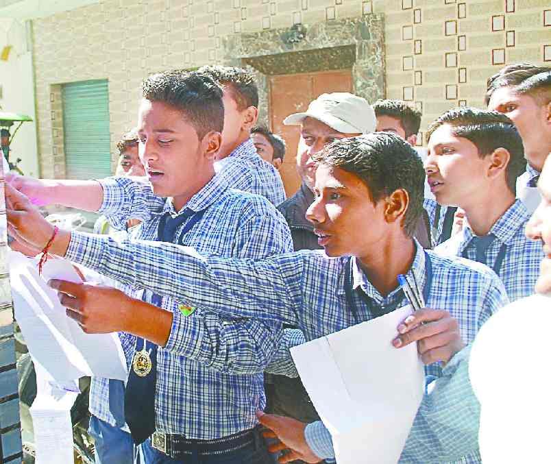 Easy paper of Hindi faces feeding
