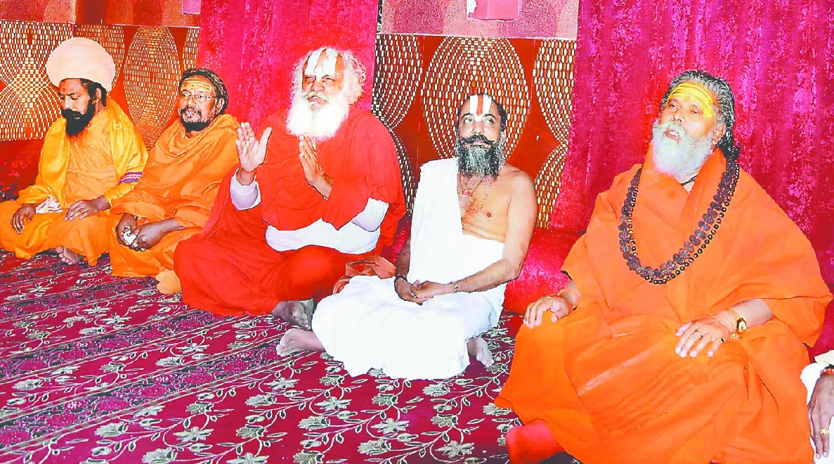 Ram Mandir issue akhara parishad president fired on ravishankar