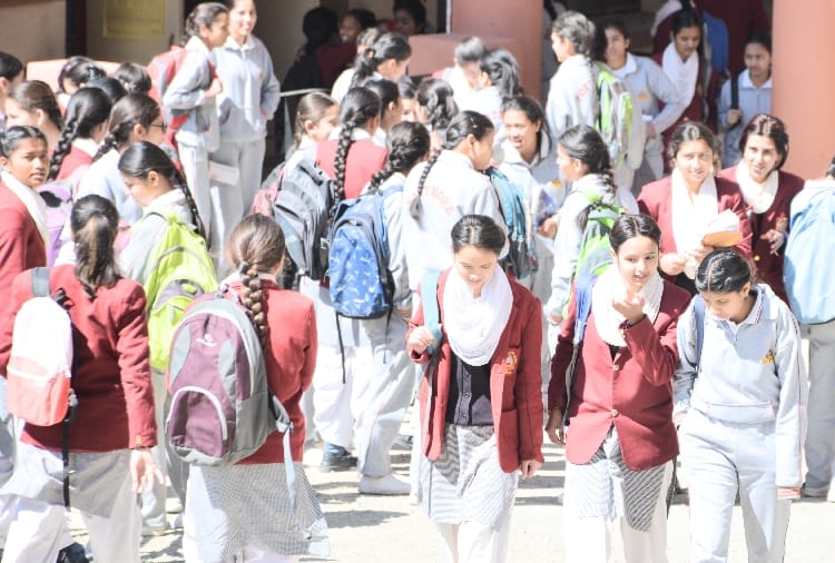one lakh 13 thausand student appeared in hpbose english subject exam