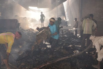 firozabad fire in glass factory 