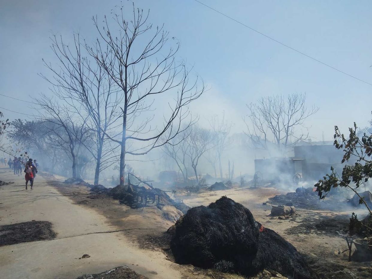 80 huts burned by fire