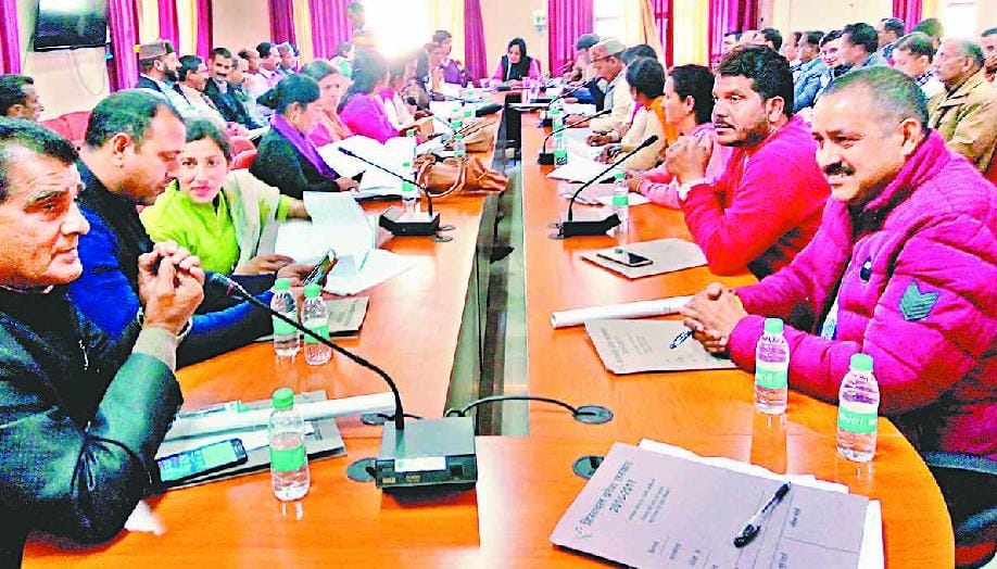 विभागीय शिविरों की सूचना न मिलने पर जिप सदस्य तल्ख