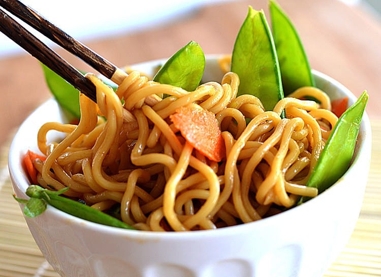 people having crooked teeth should avoid eating these food items in Hindi