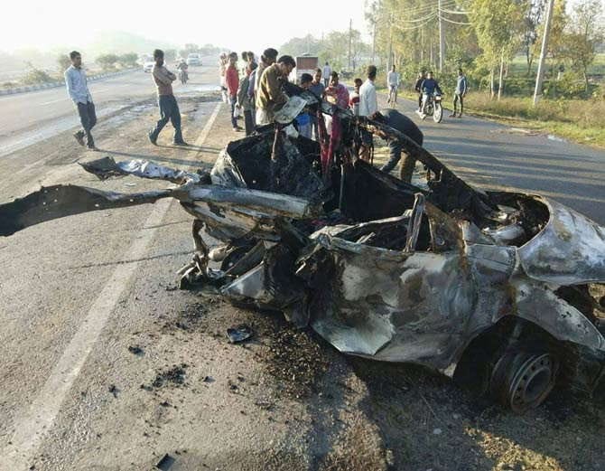 delhi family burnt alive in road accident in karnal, four people killed