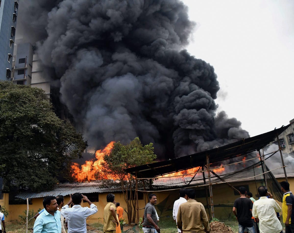 massive fire breaks at Mumbai Kalachowki area fire fighters trying to bring the blaze under control