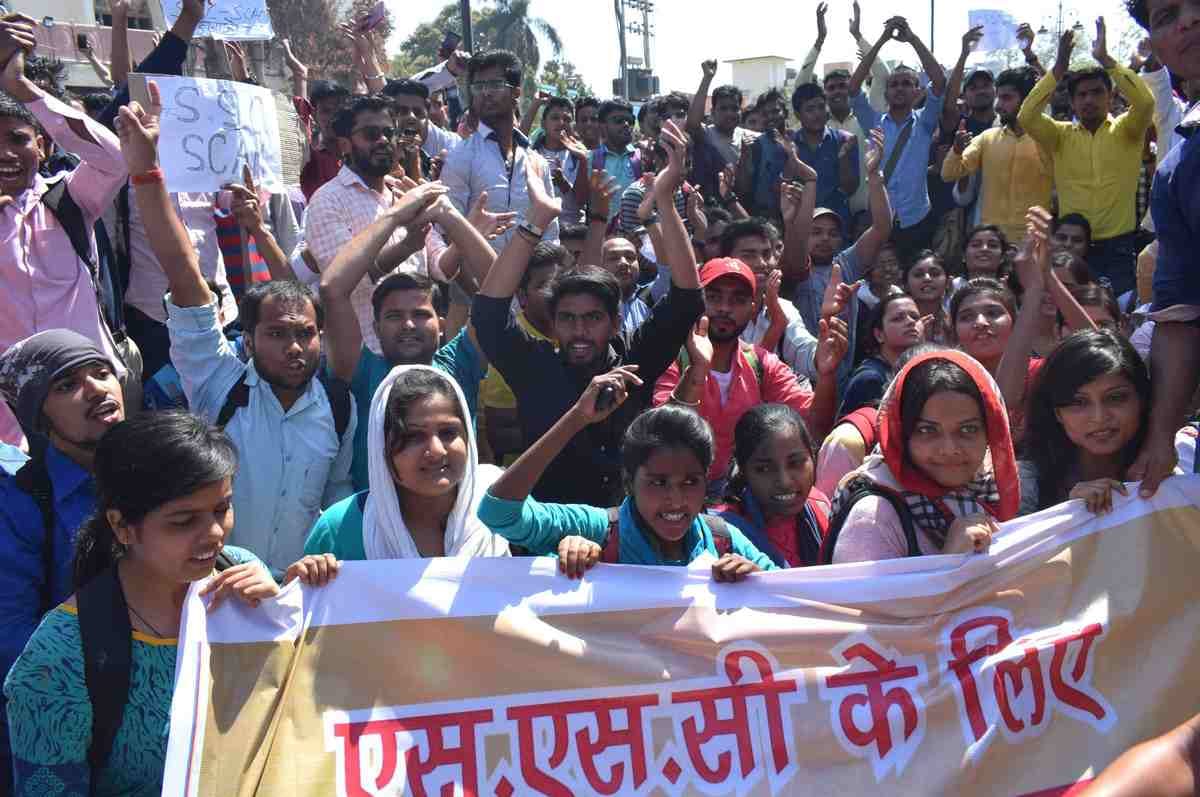 protest for ssc exam scam at pm constituency office