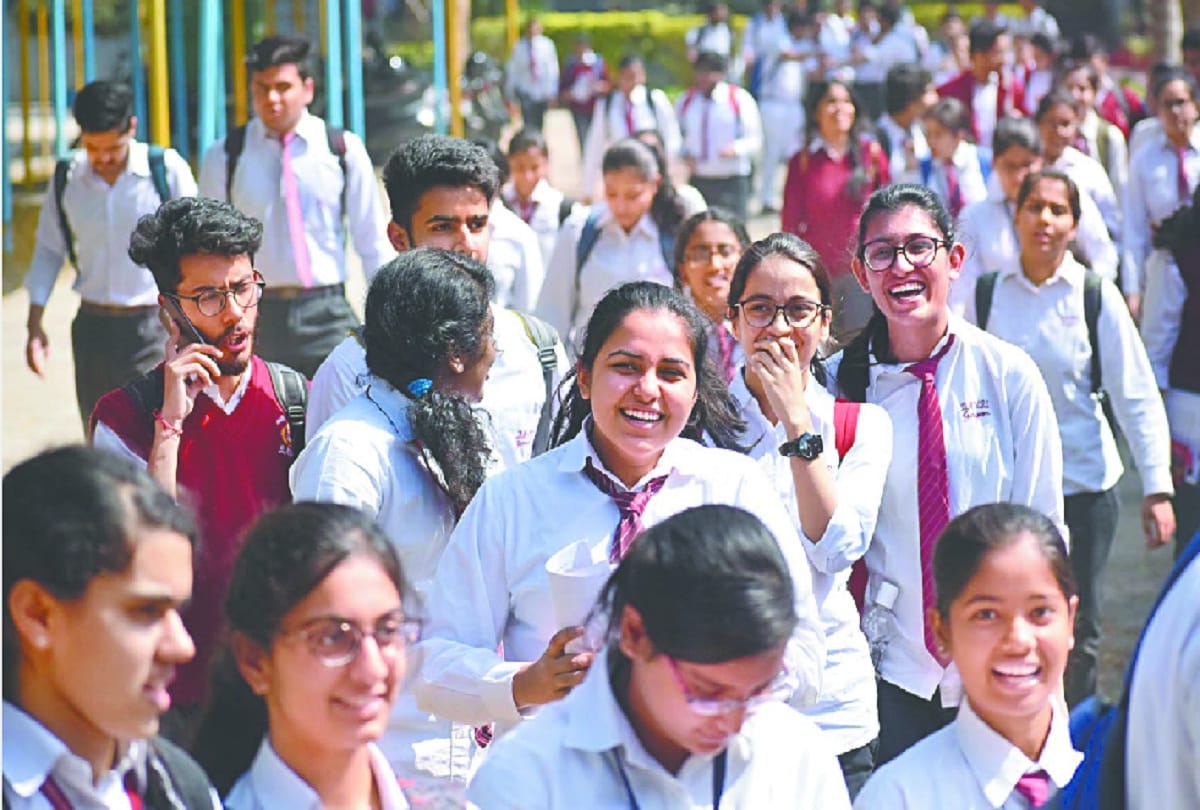 CBSE BOARD EXAM 2018 student be happy after seen Common english papers