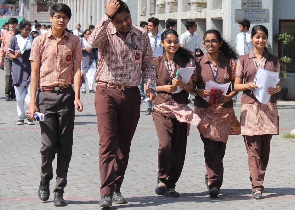 CBSE BOARD EXAM 2018 student be happy after seen Common english papers