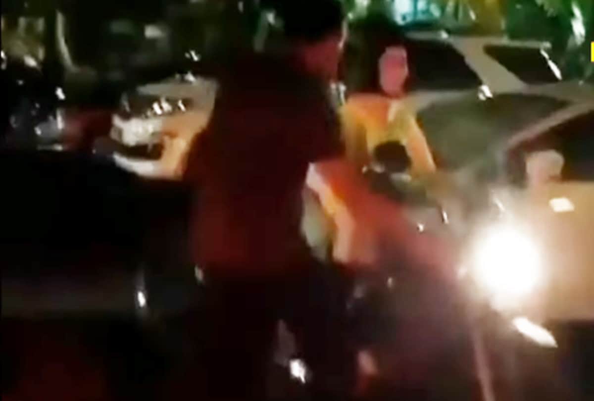dhadak actress janhvi kapoor bike ride with sridevi video viral