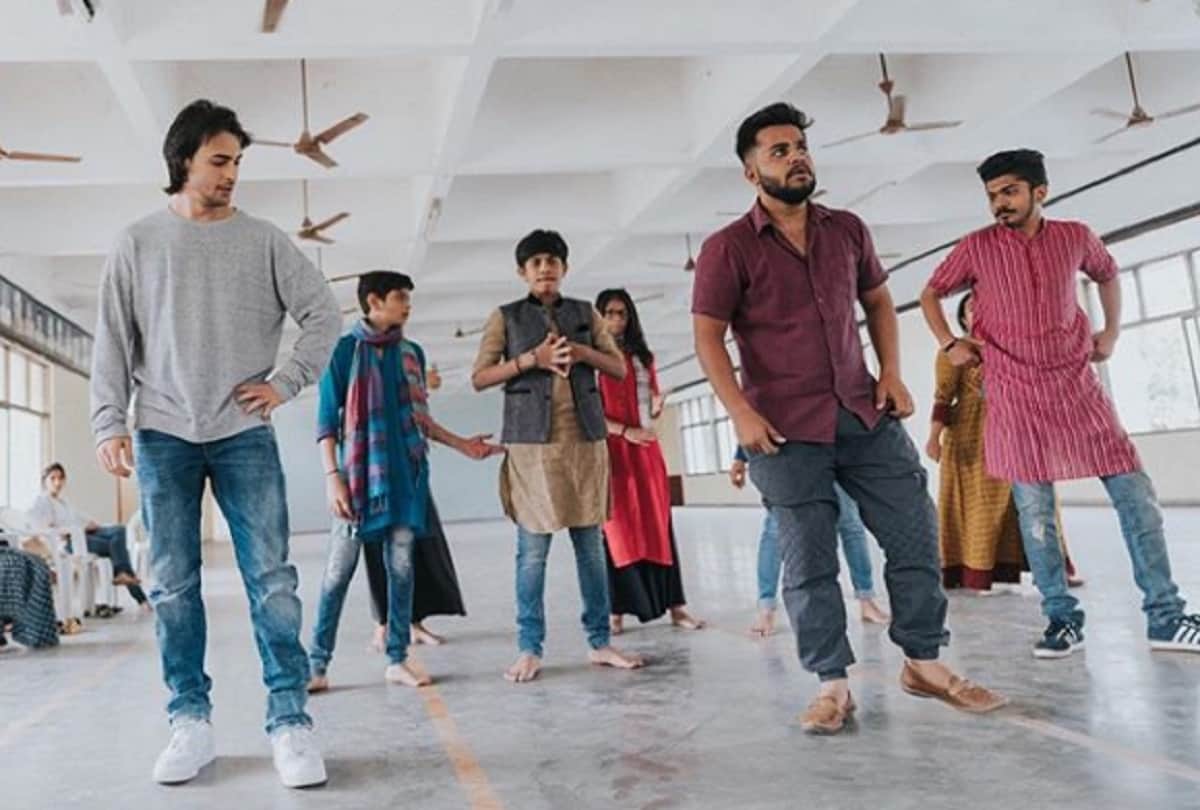 Loveratri film shooting pictures leaked Aayush Sharma doing rehearsals for romantic song 