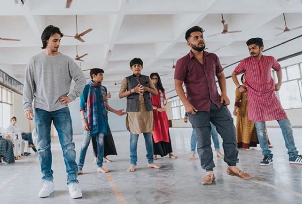 Loveratri film shooting pictures leaked Aayush Sharma doing rehearsals for romantic song 