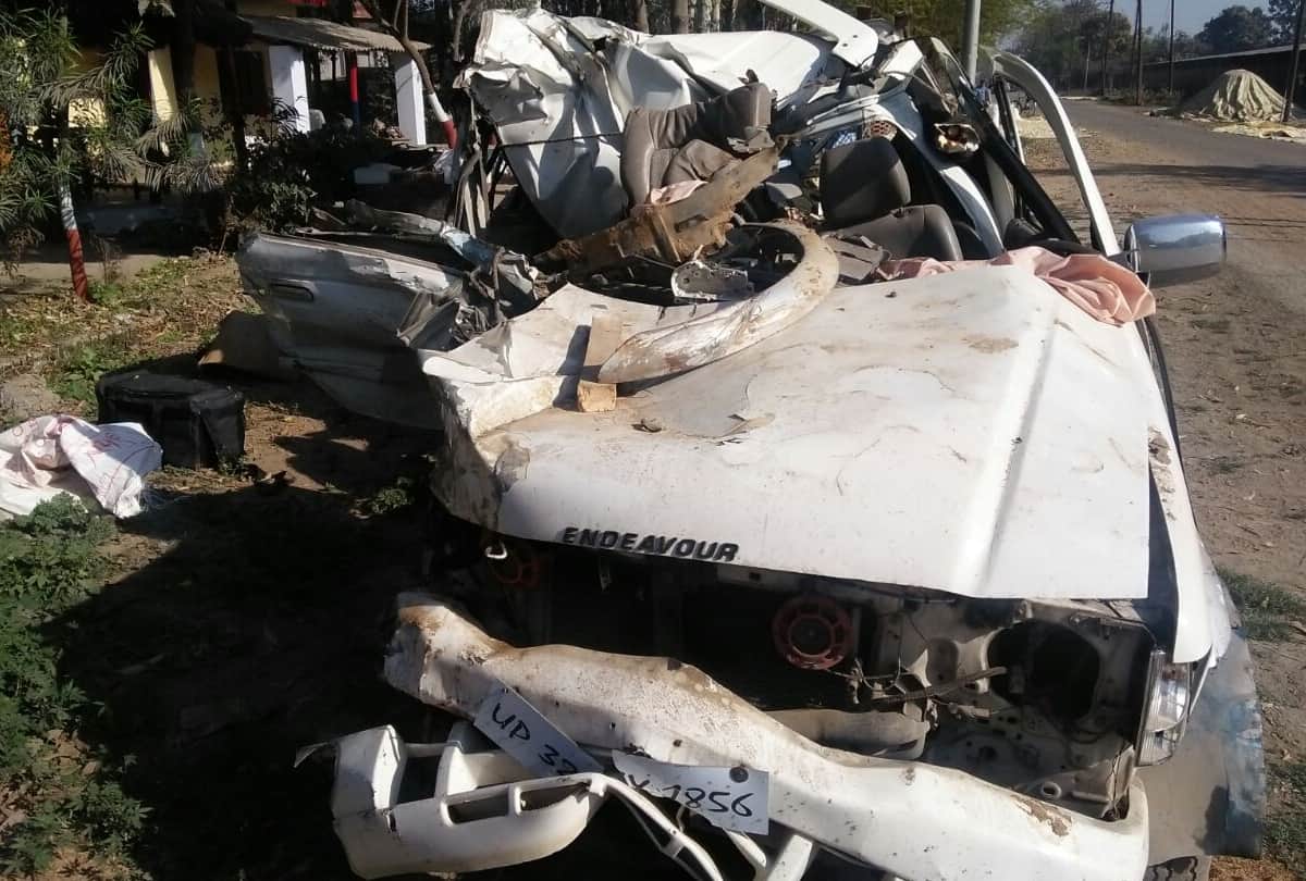 car collapsed with truck, two dead