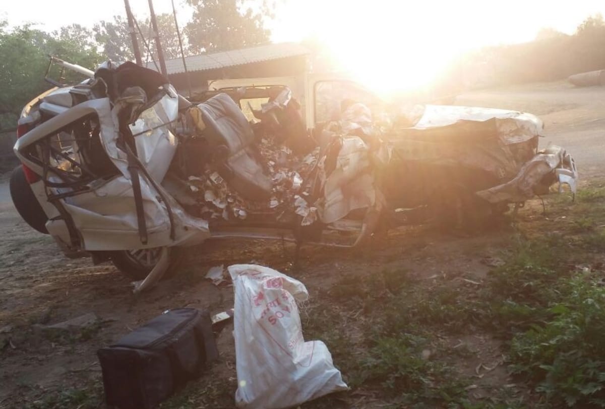 car collapsed with truck, two dead