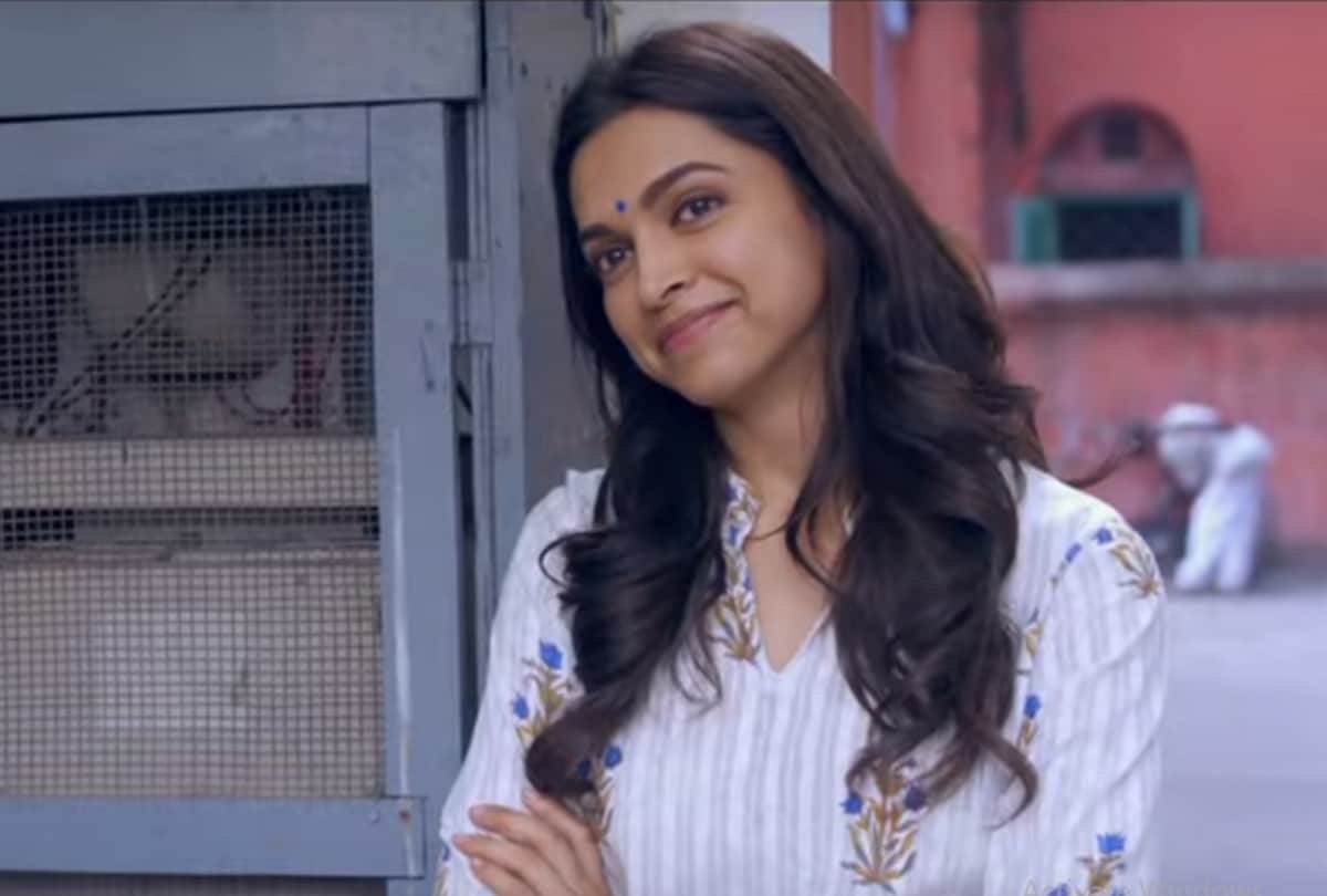 deepika padukone returns sighing amount to vishal bhardwaj