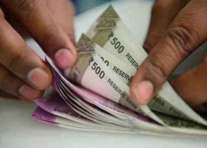 cbi arrests income tax officer taking bribe in up