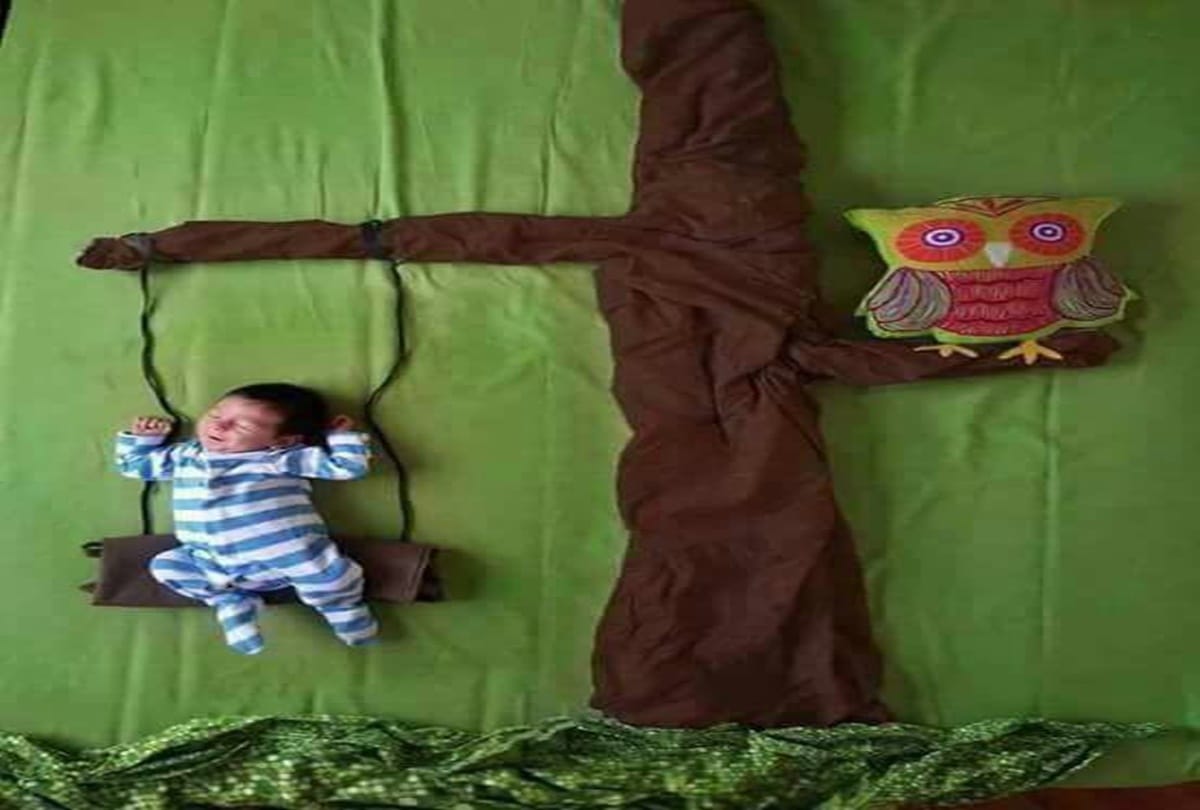 Moms perfect idea of taking pictures of her baby